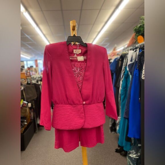 Dresses & Skirts - Vintage Zeeba sz.9/10 pink suit
